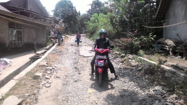 Jalan rusak