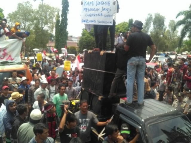 Demo Warga Ujung Kulon