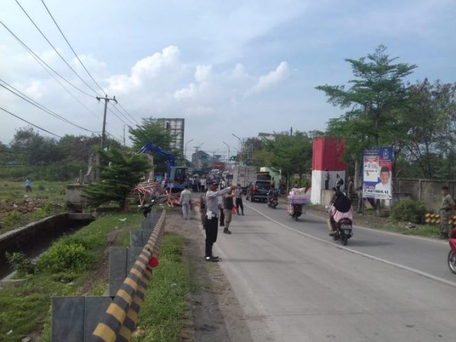 Pembongkaran Tugu Anyer