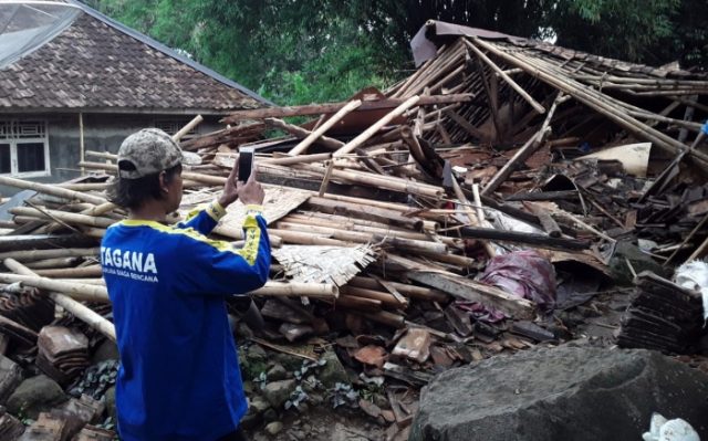 Rumah roboh