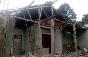 57 Koleksi Gambar Rumah Roboh HD Terbaik