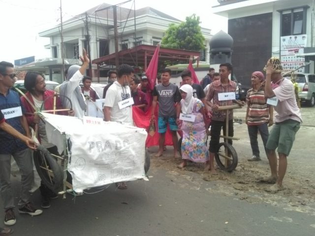Demo Mobil Bupati Pandeglang