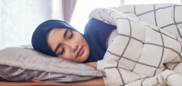 Kelelahan Jaga TPS Bikin Sulit Tidur, Begini Saran Dokter ...