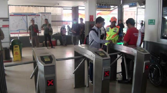 Hut Ri Ke 74 Kai Gratiskan Tiket Kereta Merak Rangkasbitung