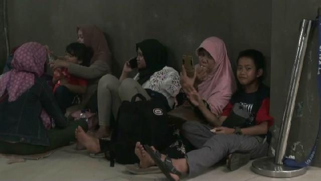 Kehabisan Tiket Penumpang Ka Rangkasbitung Merak Menginap Di