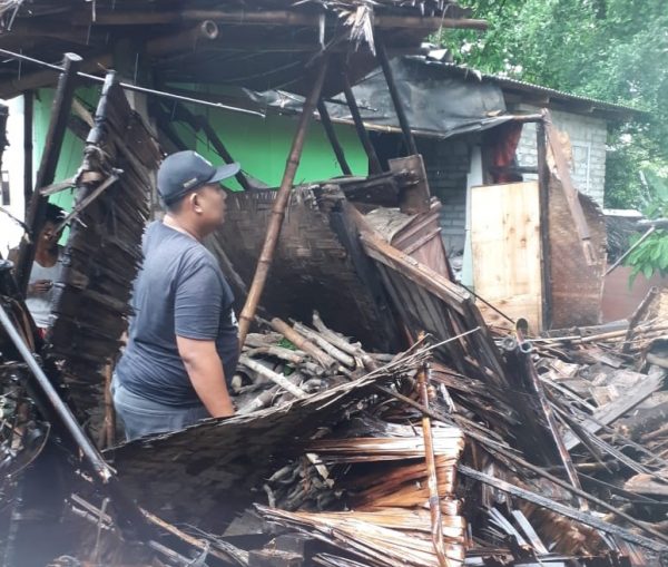 Rumah ambruk