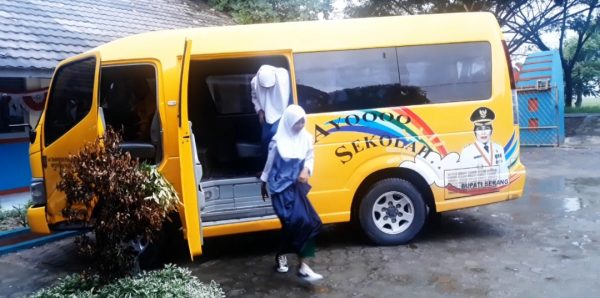 Bus Sekolah