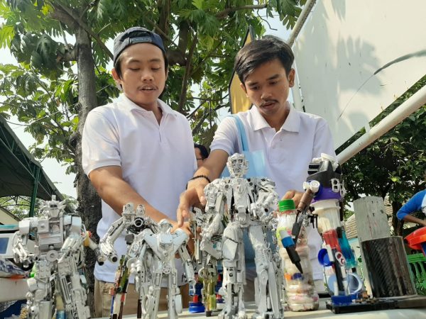 Robot Mainan Ini Terbuat dari Barang Bekas | BantenNews.co.id -Berita