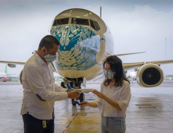 Desain Mahasiswi UPH (kanan) Helena Calista Menjuarai Kompetisi Garuda Airlines (2)