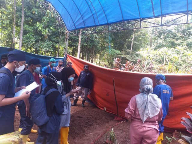 bongkar makam