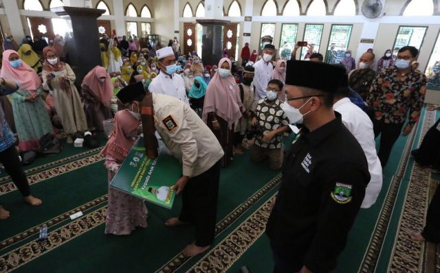 Gubernur WH saat menghadiri Peringatan Maulid Nabi Muhammad SAW di Masjid Al-Jihad Bojong Nangka, Kecamatan Kelapa Dua, Kabupaten Tangerang, Kamis (25/11/2021).