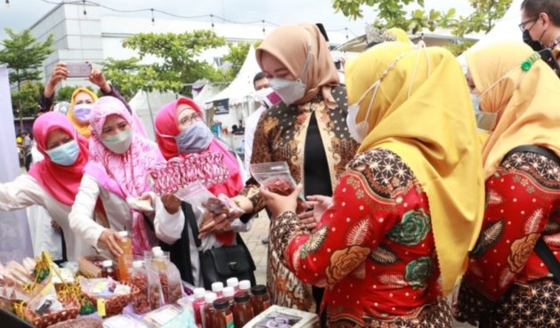 Ratusan UMKM IKM Serbu Bazar Kreatif Bintang Gemilang Kabupaten 