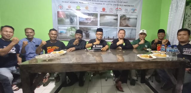 Warga Demo PT LCI