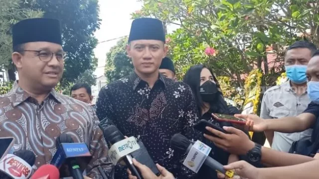79577-anies-baswedan-bersama-agus-harimurti-yudhoyono-di-rumah-duka-hermanto-dardak