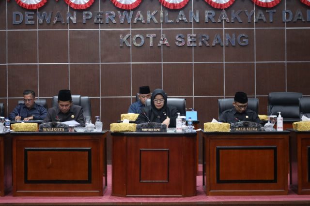 DPRD Kota Serang menggelar rapat Paripurna tentang dengan agenda penetapan program pembentukan peraturan daerah (Propemperda) Kota Serang tahun 2023, Senin (7/11/2022).
