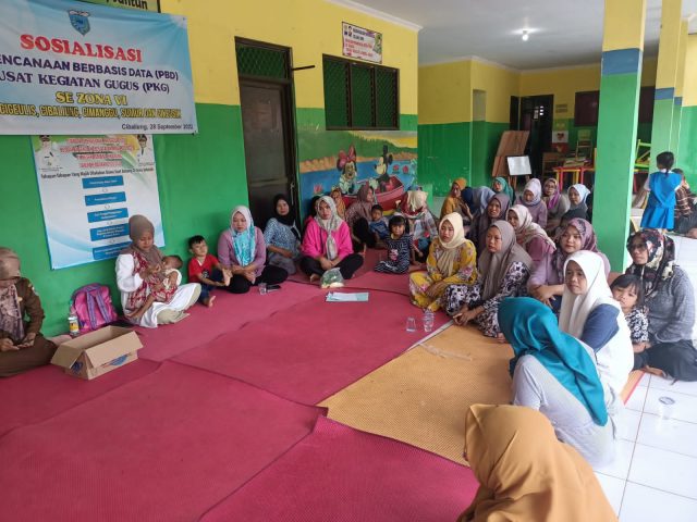 Orang tua siswa, pihak sekolah dan komite melakukan musyawarah terkait ruangan yang akan digunakan KBM sementara Orang tua siswa, pihak sekolah dan komite melakukan musyawarah terkait ruangan yang akan digunakan KBM sementara.