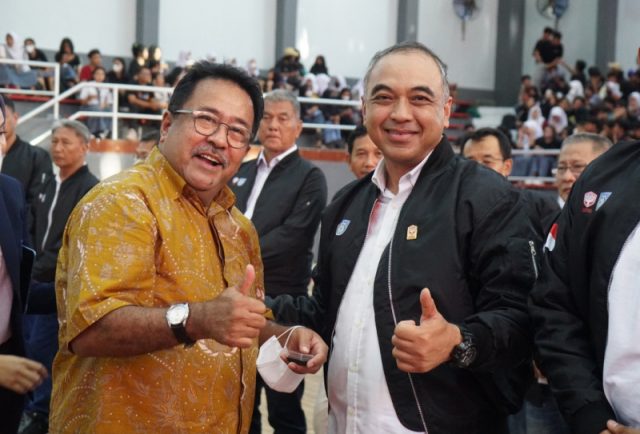 Momen keakraban antara anggota Komisi X DPR RI Rano Karno bersama Bupati Kabupaten Tangerang kembali terlihat saat acara pelantikan Pengurus Bola Basket (Perbasi) Provinsi Banten.