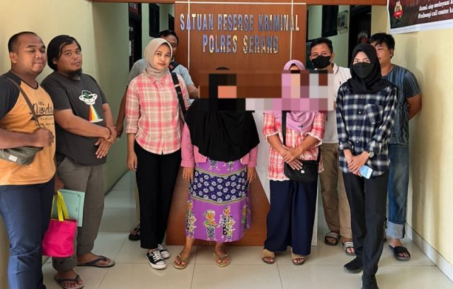 Calo TKI Ilegal Personel Satreskrim Polres Serang menangkap dua calo Pekerja Migran Indonesia (PMI) atau TKI. Keduanya sering menarget perempuan di Kabupaten Serang dan sekitarnya.
