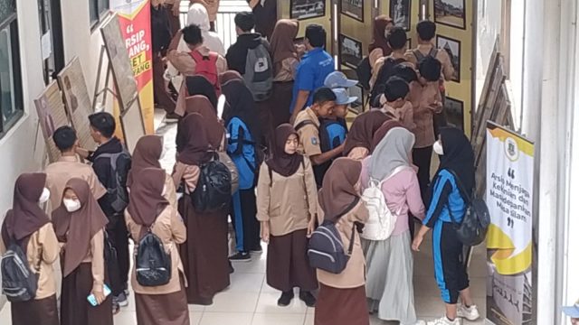 Dinas Perpustakaan dan Kearsipan Daerah (DPK) Provinsi Banten mengajak masyarakat untuk lebih peduli arsip melalui program arsip keliling.