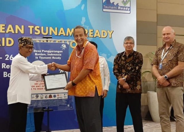 Unesco United Nations Educational, Scientific and Cultural Organization (UNESCO) memberikan penghargaan kepada Desa Pangarangan, Kecamatan Pangarangan, Kabupaten Lebak, Banten, menjadi desa siaga tsunami.