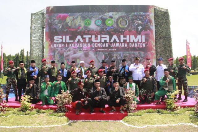 Silaturahmi Grup 1 Kopassus dengan Jawara Banten digelar di Lapangan Hijau Grup 1 Kopassus, Sabtu (14/1/2023).