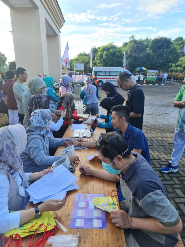 ASN di lingkup Pemprov Banten mengikuti pengukuran kebugaran yang dilakukan oleh Dinkes Provinsi Banten.