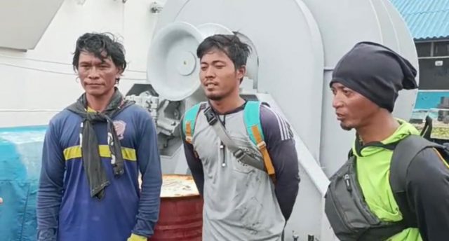 Tiga nelayan asal Kecamatan Panimbang, Kabupaten Pandeglang, Banten yang menyelamatkan diri dengan berenang dan terdampar di Pulau Sangiang, Kabupaten Serang usai kapal yang ditumpanginya mati mesin dan dihantam badai pada Rabu (15/2/2023). (Ist)