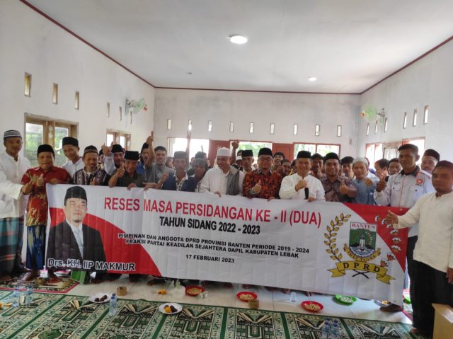 Warga antusiasi mengikuti kegiatan reses anggota DPRD Provinsi Banten dari Fraksi PKS, Drs. KH. Iip Makmur.