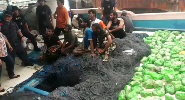 Delapan warga negara asing asal Iran ditangkap karena menyelundupkan 309 kilogram sabu di perairan Samudera Hindia.