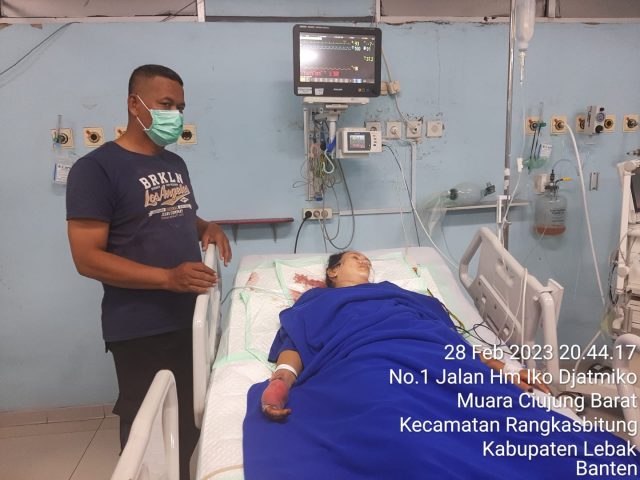 Santi korban pembacokan suami di Lebak, Banten.