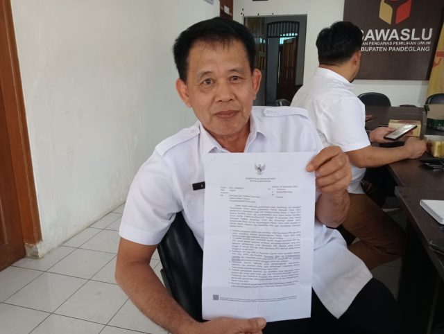 Kepala BKPSDM Pandeglang Moh Amri saat memberikan keterangan pada wartawan.