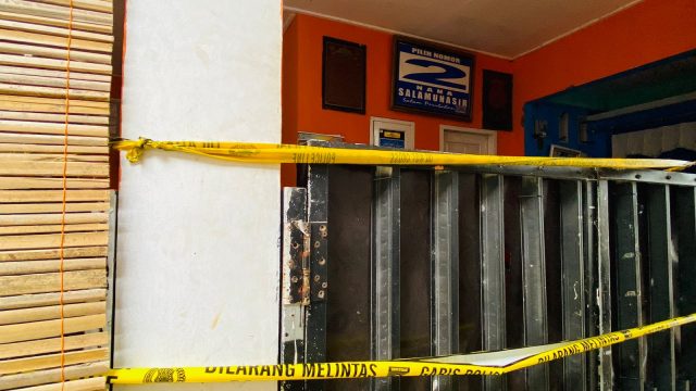 Lokasi kejadian perkara pembunuhan yang dilakukan mantri terhadap Kepala Desa Curugoong, Kecamatan Padarincang, Kabupaten Serang, Banten pada Minggu (12/3/2023). Foto: Nindia/ BantenNews.co.id