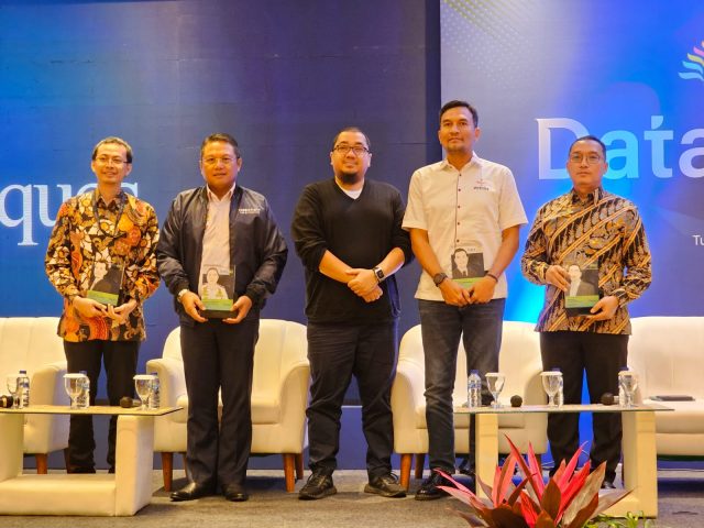 CEO dan Product Creator Paques Indonesia, Benni Adham (tengah) bersama Direktur Perdagangan Melalui Sistem Elektronik dan Perdagangan Jasa Kementerian Perdagangan Republik Indonesia, Rifan Ardianto, Kepala Pusat Data dan Informasi Dinas Perhubungan Provinsi DKI Jakarta, Anthon R. Parura, Direktur Utama PT Kliring Penjaminan Efek Indonesia/ID Clear, Iding Pardi, dan Chief of Change Management Office Bank Victoria, Muhammad Rakhmadhani dalam acara peluncuran Paques Fraud Detection System (FDS) di Paques Data Day, Selasa (14/3/2023) - foto istimewa