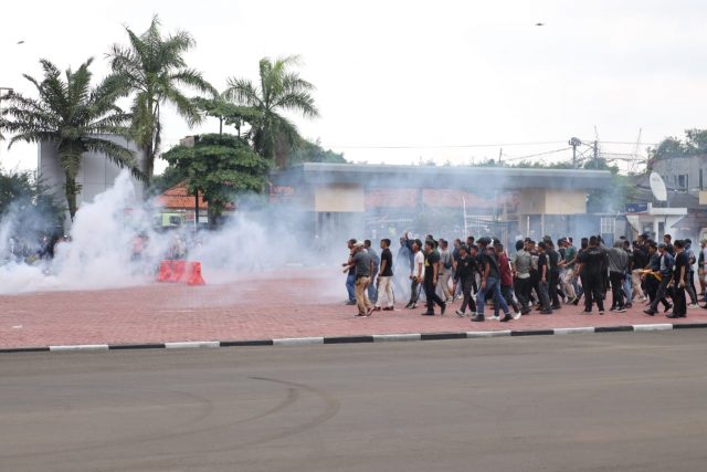 Simulasi sistem pengamanan pemilu di halaman Polda Banten pada Senin (20/3/2023).