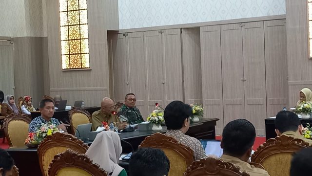 High Level Meeting Tim Pengendali Inflasi Daerah (TPID) Provinsi Banten di Pendopo Gubernur Banten, KP3B Curug, Kota Serang, Selasa (21/3/2023).