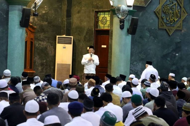Salat Tarawih di Masjid Raya Al Azhom Tangerang Bisa Dapat Hadiah Umroh