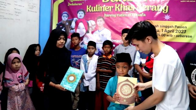 Lewat Buka Puasa Bersama Yatim dan Duafa, Komunitas Bahasa Jawa Serang (Jaseng) atau yang dikenal BJS, mengampanyekan bahasa dan kuliner khas serang serta memberikan santunan. (Ist)