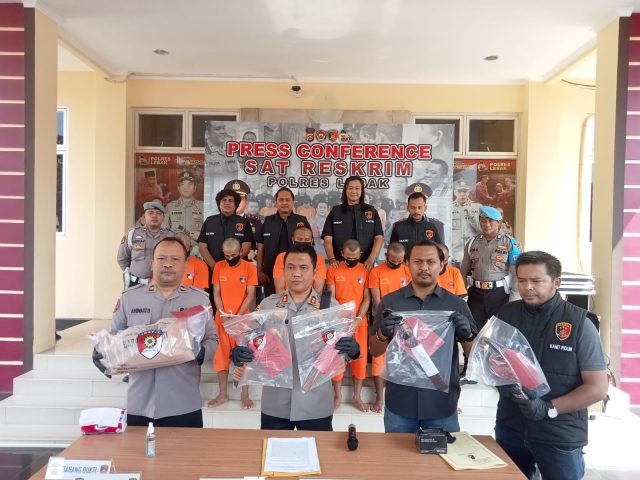 Polisi telah mengamankan 6 pelaku yang diduga telah melakukan pengeroyokan kepada SA (52) warga Kampung Cisedang, Desa Margaluyu, Kecamatan Sajira, Kabupaten Lebak, Banten.