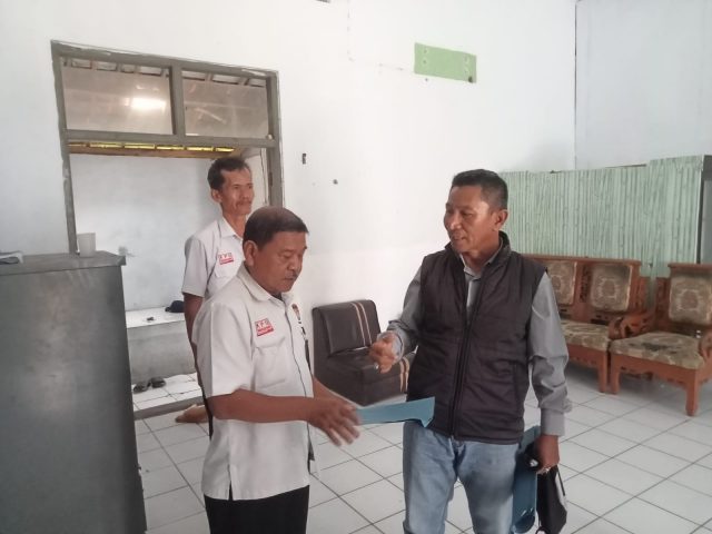 Wakil Ketua Bidang Kaderisasi dan Pendidikan Politik Erwin Komara Sukma (kanan).
