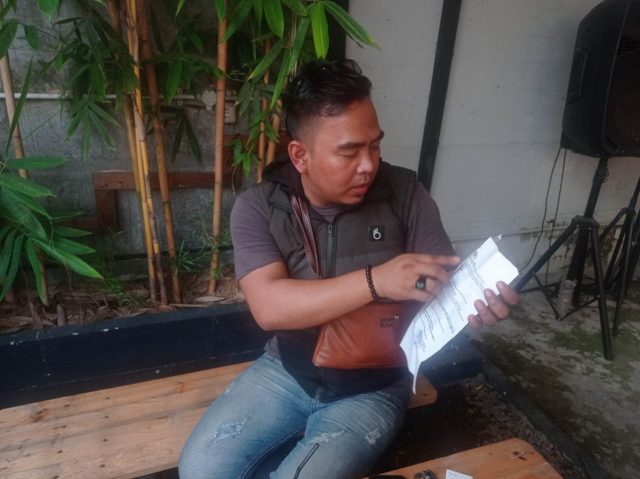 Januar Supriatna (36), mengalami nasib apes. Pasalnya, dia kena tipu saat hendak membeli mobil di Perumahan Regensi Melati Mas blok H2 Nomor 8, Jelupang, Kota Tangerang Selatan (Tangsel).