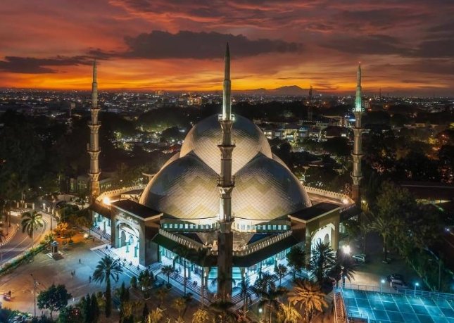 Ini Berbagai Keunikan Masjid Raya Al-Azhom Kota Tangerang | BantenNews ...