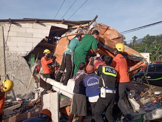 Kecelakaan maut terjadi di di Jalan Serang-Pandeglang, tepatnya di Kampung Nyatuh, Desa Sukaindah, Kecamatan Baros, Kabupaten Serang.
