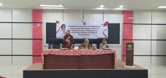 Kepala DP3AKKB Provinsi Banten, Sitti Ma’ani Nina memberikan sambutan.