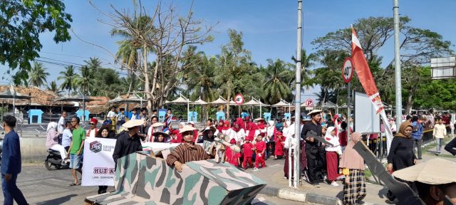 Warga Lingkungan Sukadiri, Kelurahan Kasunyatan, Kecamatan Kasemen, Kota Serang merayakan HUT Republik Indonesia ke-78.