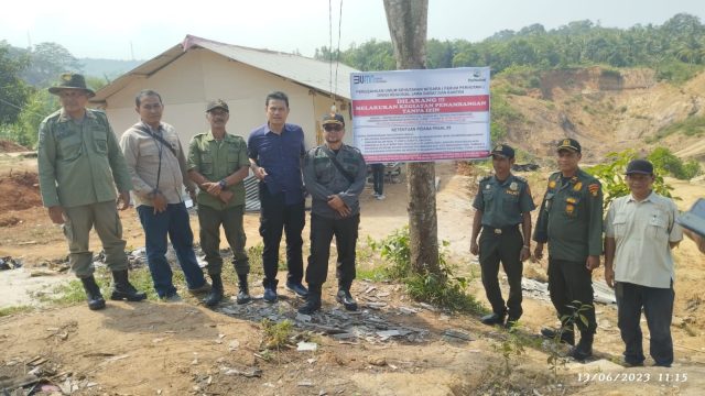 Perum Perhutani Kesatuan Pemangku Hutan (KPH) Banten bersama Polri dan Kejaksaan Negeri bekerjasama dalam penegakan hukum terkait kasus penambangan pasir kuarsa (Ilegal mining) milik PT Trimitra Jaya Mineralindo.
