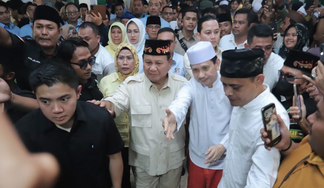 Prabowo Subianto mengunjungi Banten Lama.