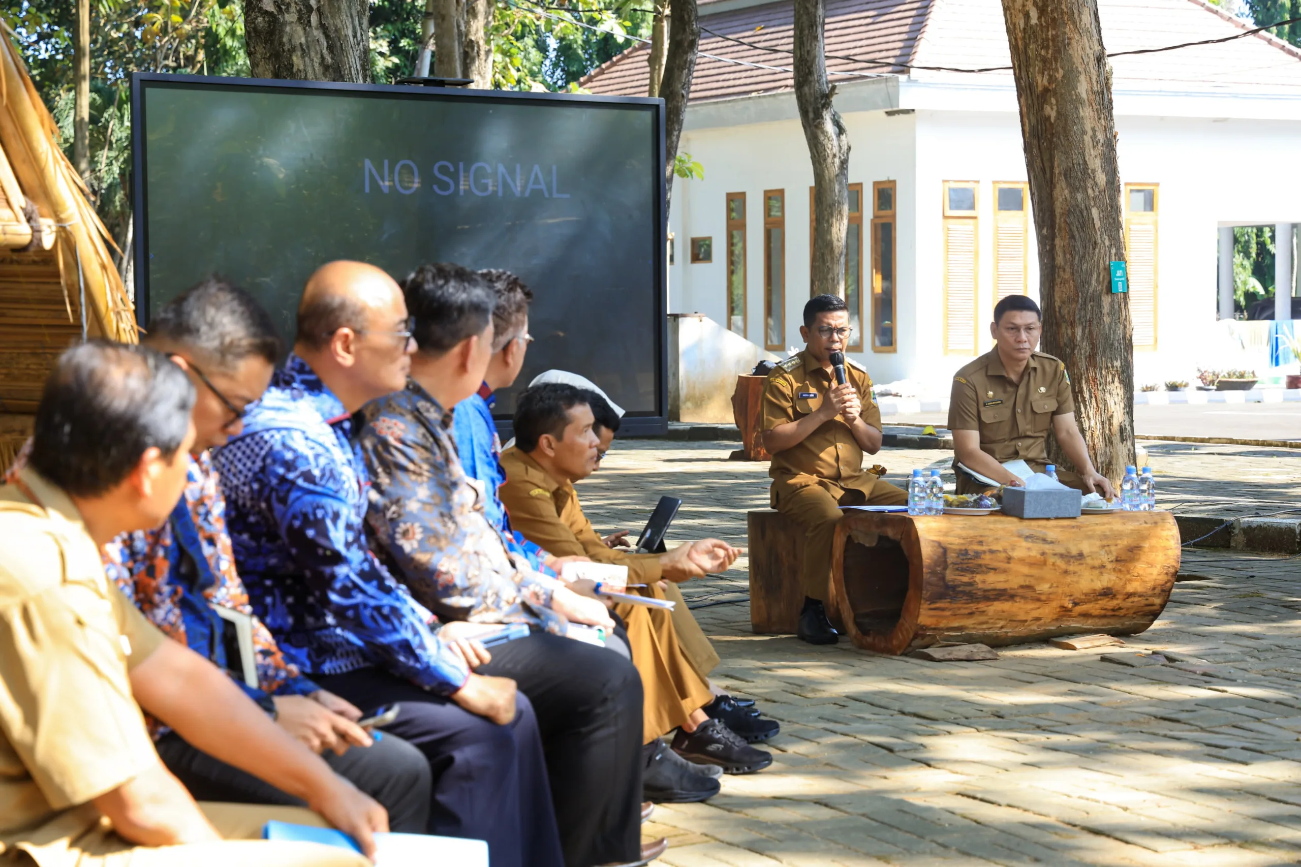 Gubernur Banten Andra Soni Minta Pemkab Pandeglang Tak Berpangku Tangan Urus Jalan Rusak, Bandingkan dengan Cilegon dan Lebak